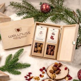 2 Weihnachts-Snacks in der Birkenholzbox als Werbeartikel