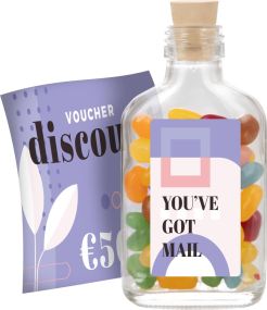 Glasflasche mit Brief und Jelly Beans als Werbeartikel