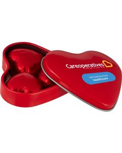 Herzförmige Dose mit Schokoladenherzen