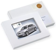 Bedruckte L-Plätzchen/Pralinentafel in Kartonage mit Sichtfenster als Werbeartikel